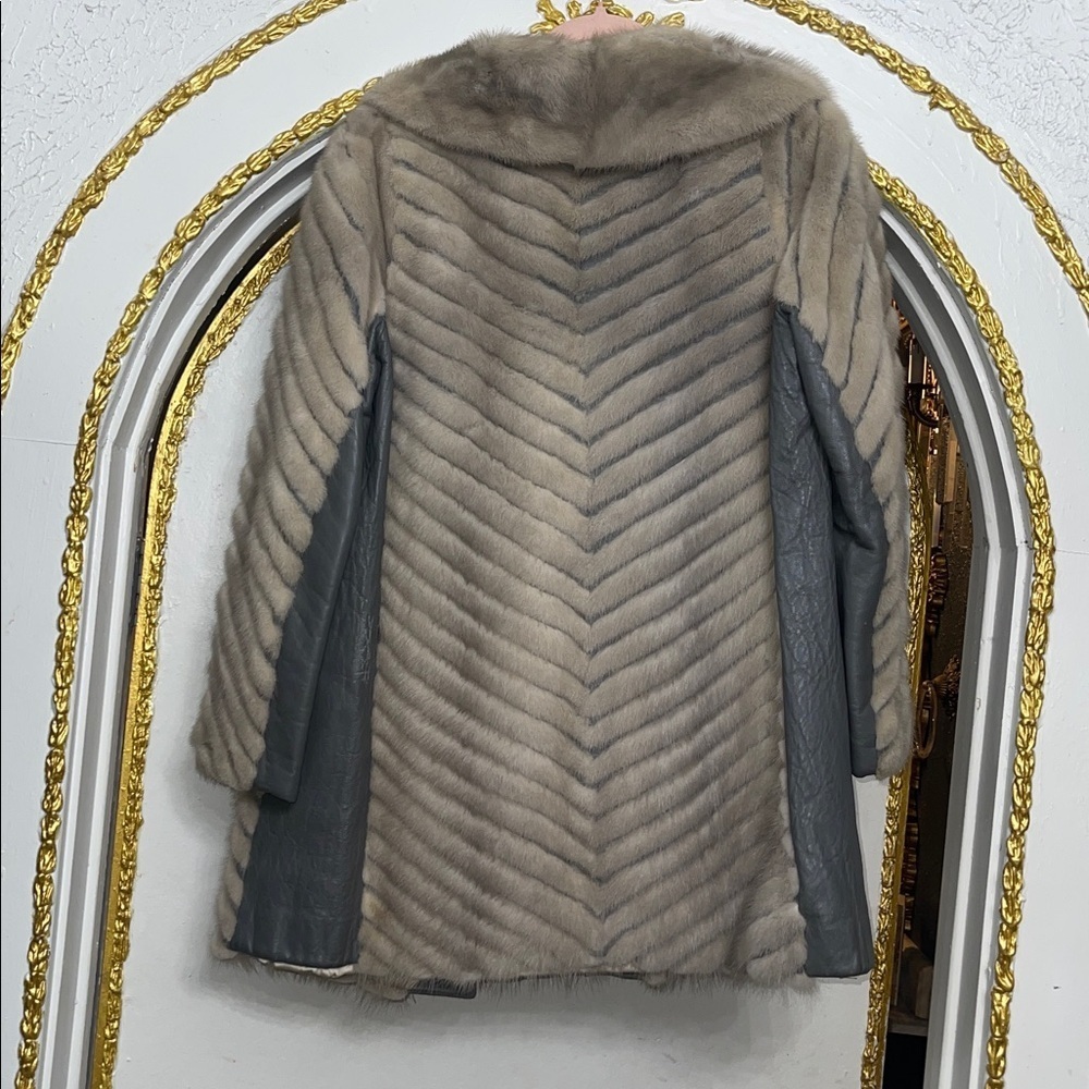 Vntge Mink Fur Coat – Horizontal Chevron Let-Out Construction Silvery Taupe. S/M
